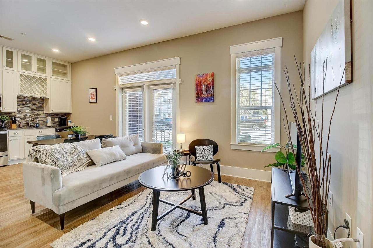Frontdesk Village At Commonwealth Apts Plaza Midwood Шарлотт Номер фото