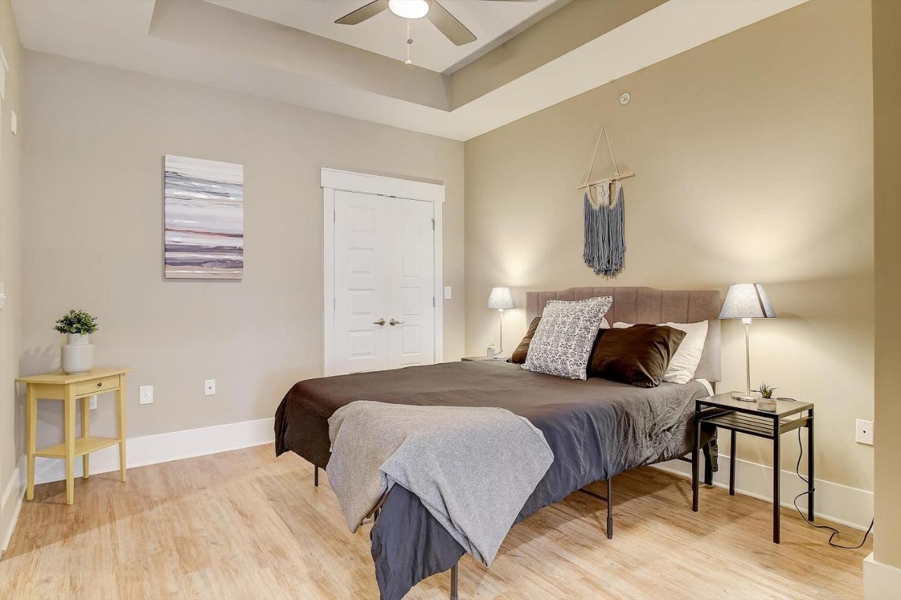 Frontdesk Village At Commonwealth Apts Plaza Midwood Шарлотт Номер фото